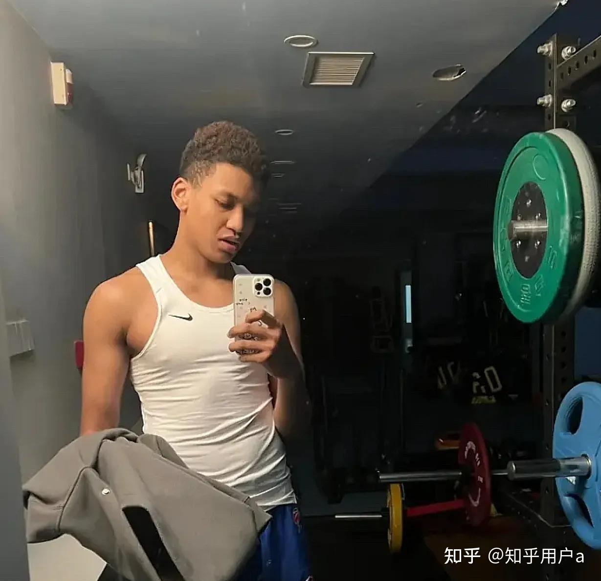 加时末段江苏男篮调整名单以备欧篮联，强势反弹环节打磨，球迷炸锅，训练强度显著提升的简单介绍