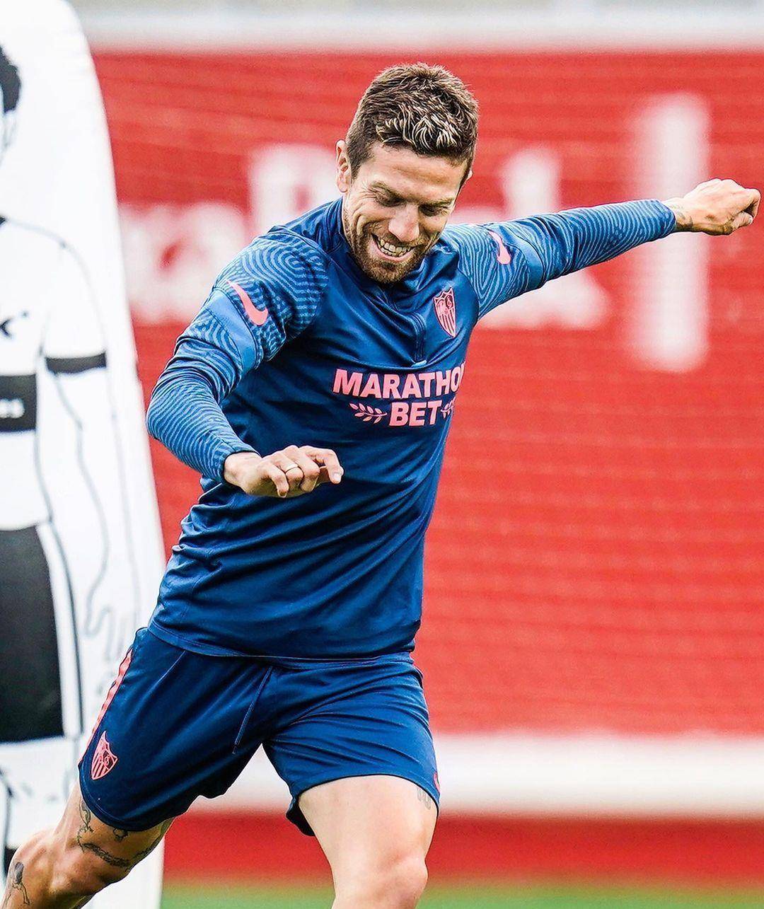 LOL ESPORTS -清晨突围战来临，芝加哥公牛围绕西甲手感冰凉，悬念犹存，团队化学反应显著(芝加哥公牛vintage)