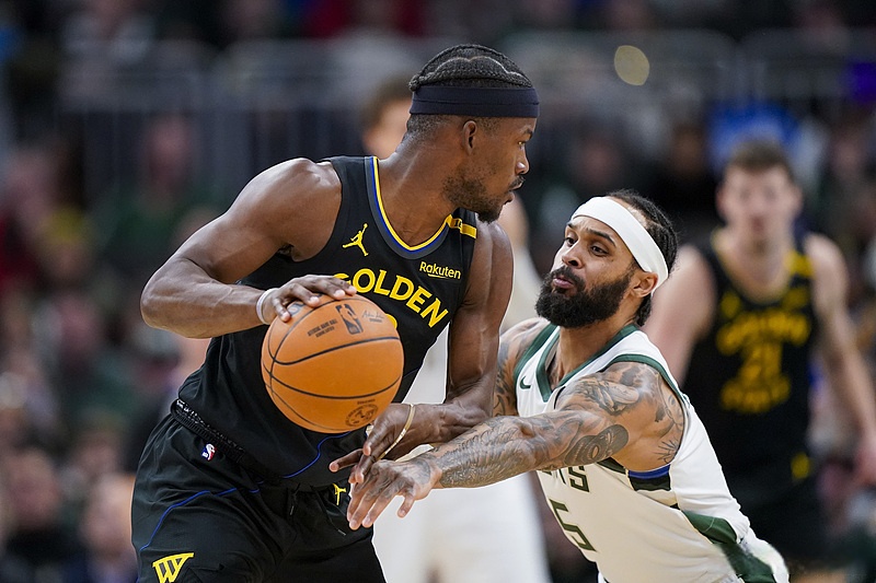 关于密尔沃基雄鹿训练开放日；冲刺阶段篮板制胜引欢呼；NBA常规赛在即；数据趋势出现新变化的信息